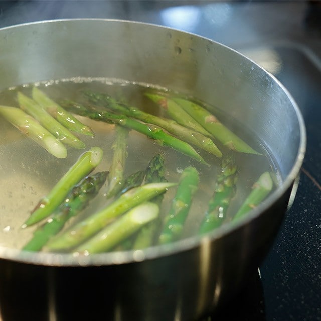 Nasvet za kuhanje špargljev v vodi 