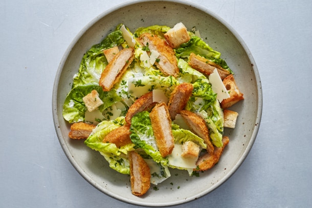 Cezarjeva solata z NoChicken Nuggets