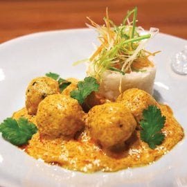 Rdeči Thai curry s piščančjimi kroglicami Rdeči Thai curry s piščančjimi kroglicami