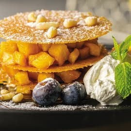Jabolčna sestavljenka s citrusi in smetanovim žličnikom Jabolčna sestavljenka s citrusi in smetanovim žličnikom