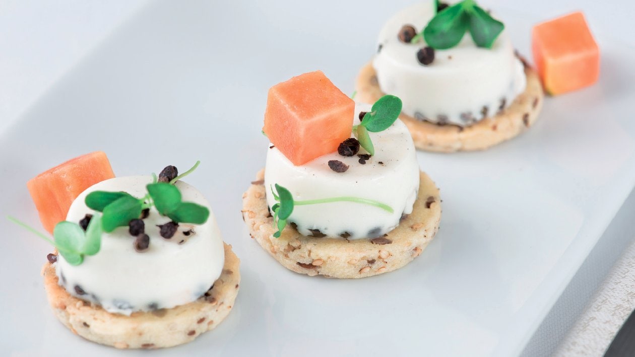 Slana panakota s sečuanskim poprom in kockami papaje – - Recept Slana panakota s sečuanskim poprom in kockami papaje – - Recept