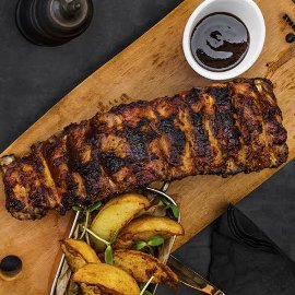 Svinjska rebra z bBQ omako in timijanovim krompirjem Svinjska rebra z bBQ omako in timijanovim krompirjem