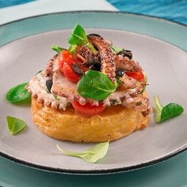 Solata iz hobotnice in dimljenega krompirja Solata iz hobotnice in dimljenega krompirja